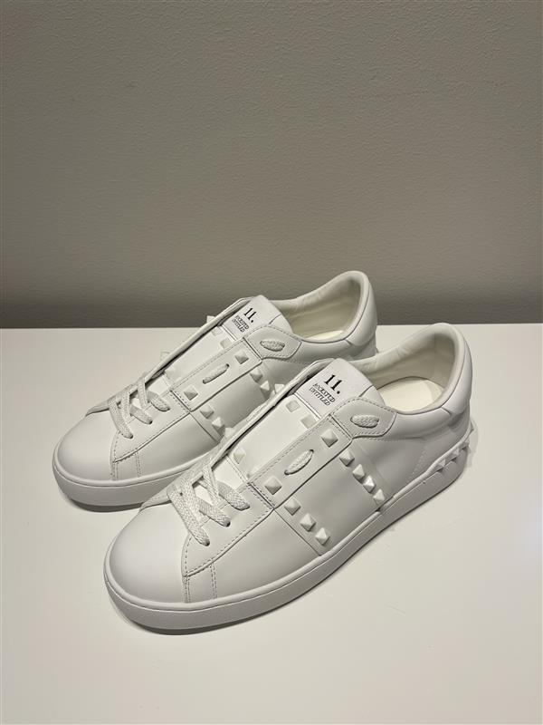 All-White Rockstud Untitled