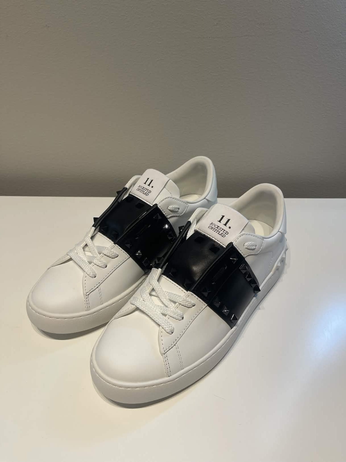 Black-Stripe Rockstud Untitled