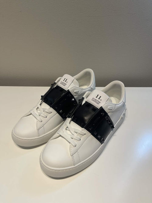 Black-Stripe Rockstud Untitled